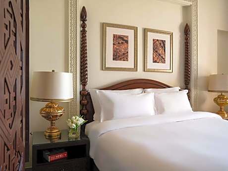 Luxury King Room with balcony and sea view