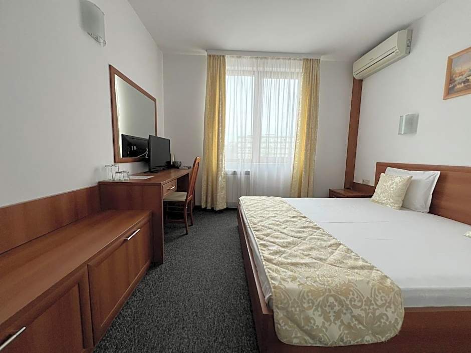 Family Hotel 007 Ivan Dimitrov-Kuklata 15 Str