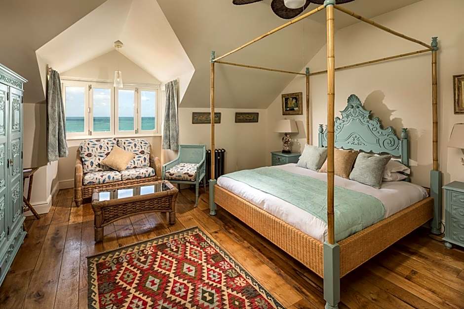 Tolcarne Beach Colonial Restaurant and Rooms