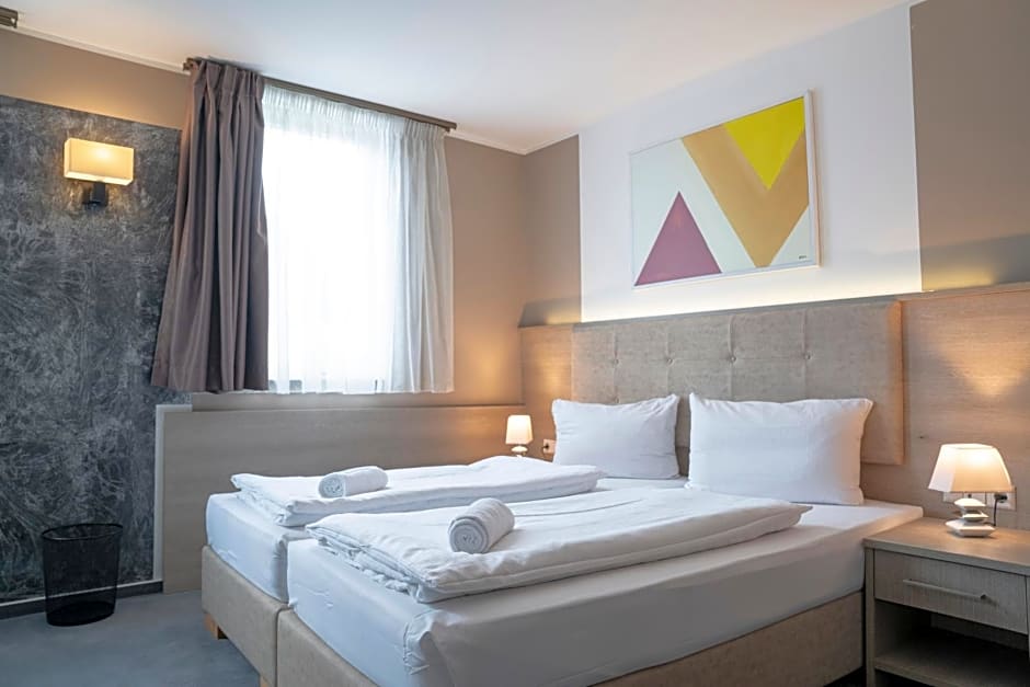 Alpha & Omega Hotel