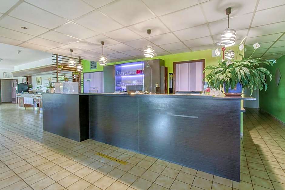 Brit Hotel Confort Pau Lons