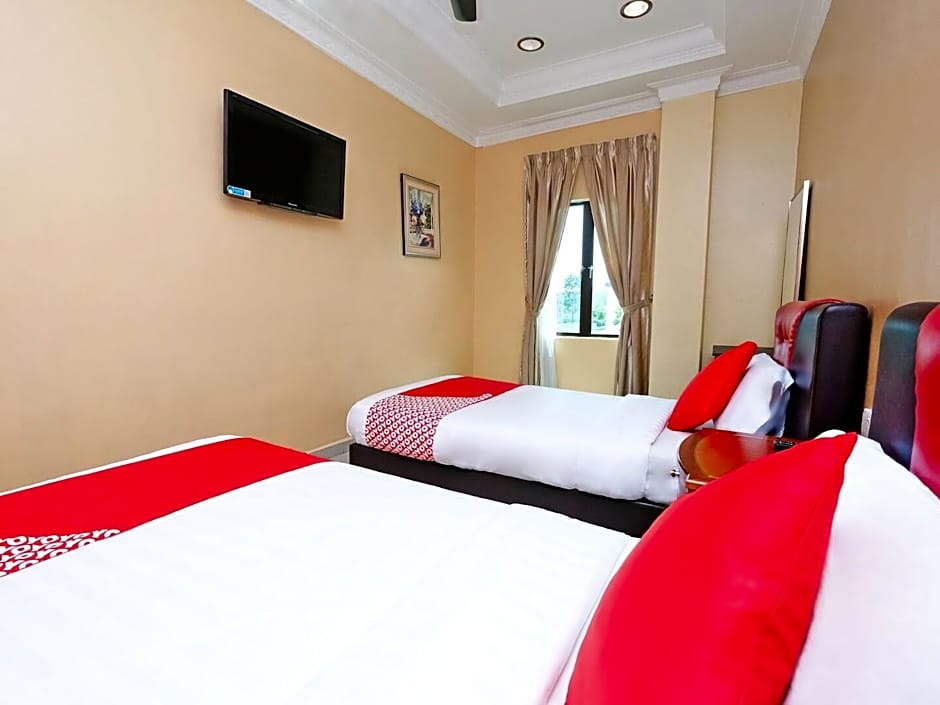 Swing & Pillows - Ayuni Hotel, Bangi Selangor