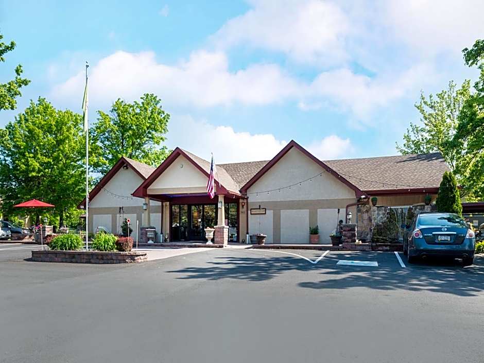 Inn of The Dove Romantic Luxury & Business Suites