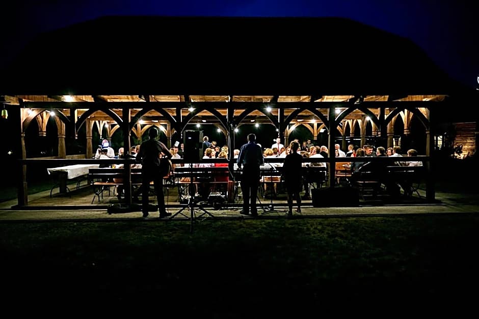 Kompleks rekreacyjno- hotelowo-wypoczynkowy FIRLEJOWE SIOŁO