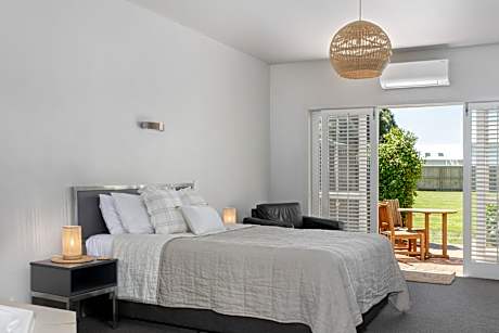 Executive Studio with Spa Bath