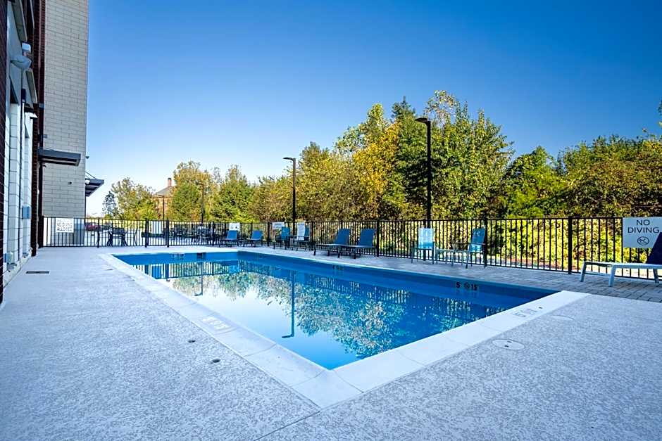 Holiday Inn Express & Suites Murfreesboro West by IHG