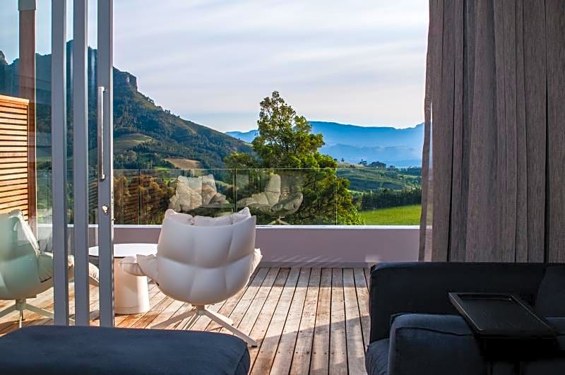 Clouds Wine And Guest Estate