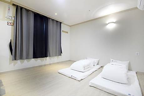 Korean-Style Ondol Room