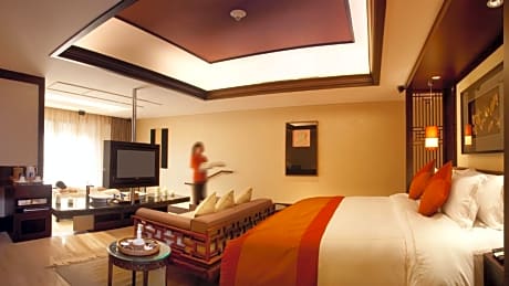 Premium King Room with Private Hot Spring and Lake View