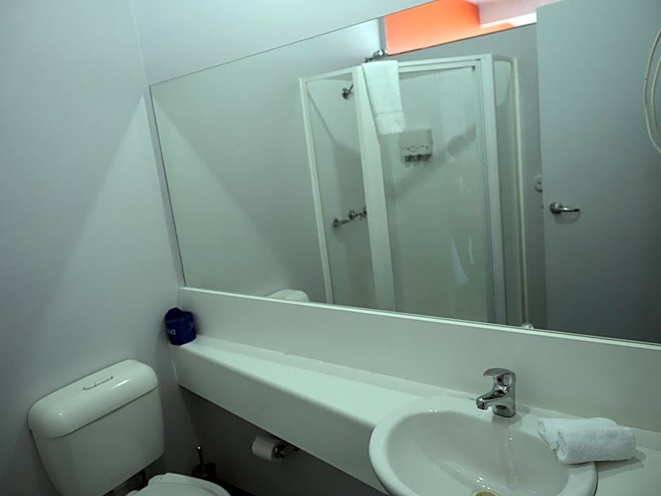 Waterfront Lodge Motel