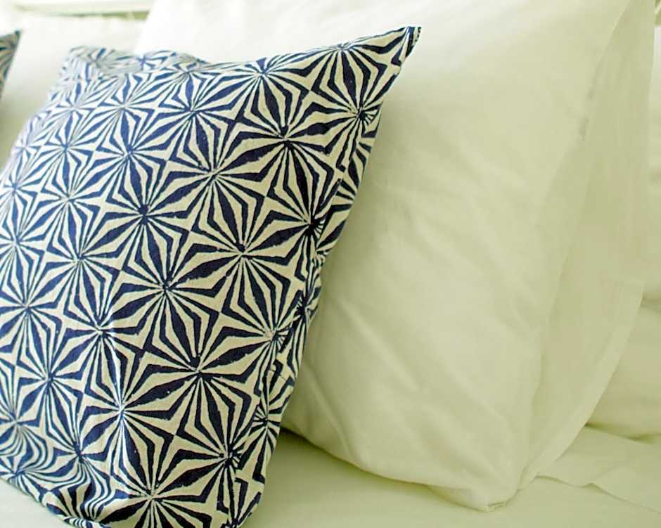 THE HOLY COW - Hostel & Suites