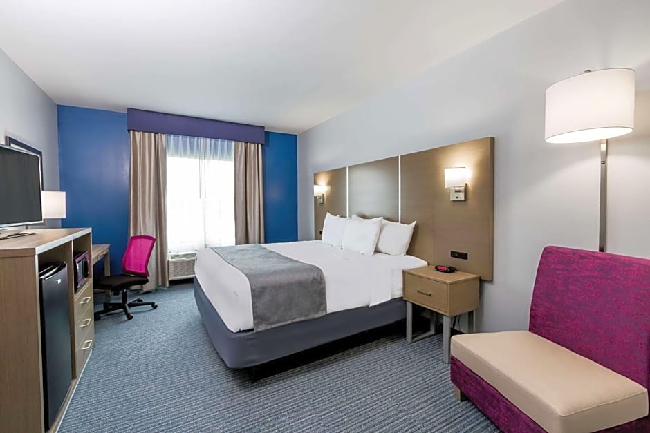 Days Inn & Suites by Wyndham Houston NW Cypress