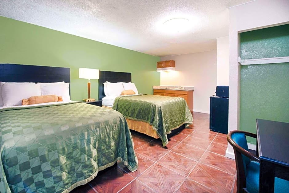 Executive Inn and Kitchenette Suites