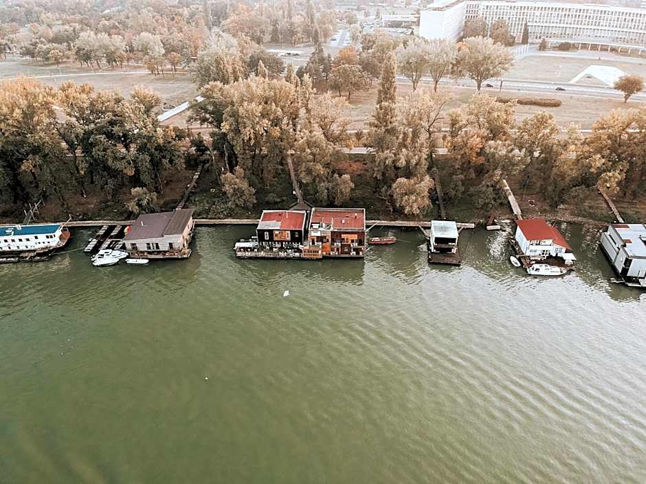 ArkaBarka Floating Hostel