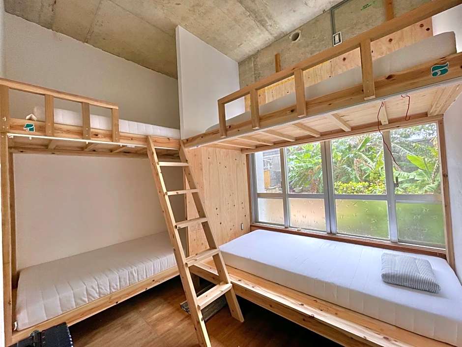 交流型ゲストハウス伊良部ジャーニーインIrabu Joureny INN#毎日みんなで夕食会#ゲストさんは20-30代が中心#海徒歩1分#空港車で5分#本格フィンランドサウナ付き#海と星と夕日が見える屋上あり