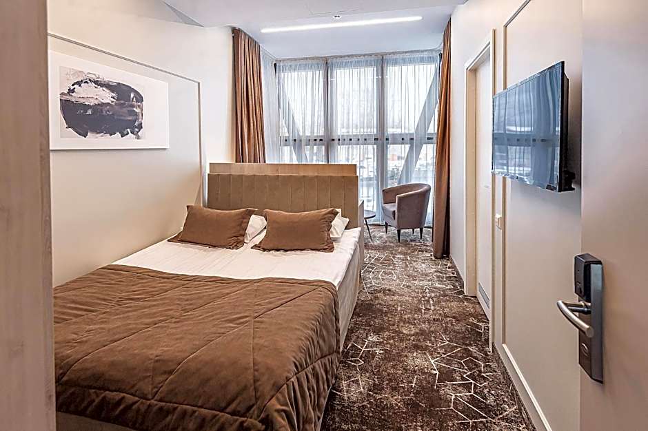 Photo 1 of 11 of Double Room