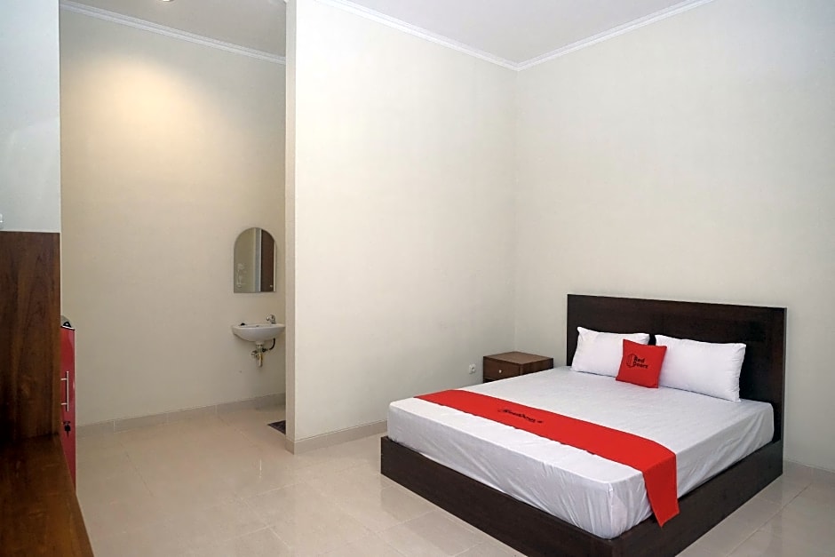 RedDoorz Syariah near Transmart Pabelan Solo