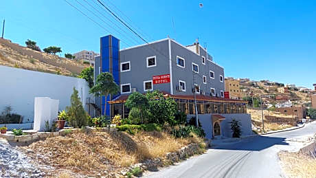 Petra Guests Hotel