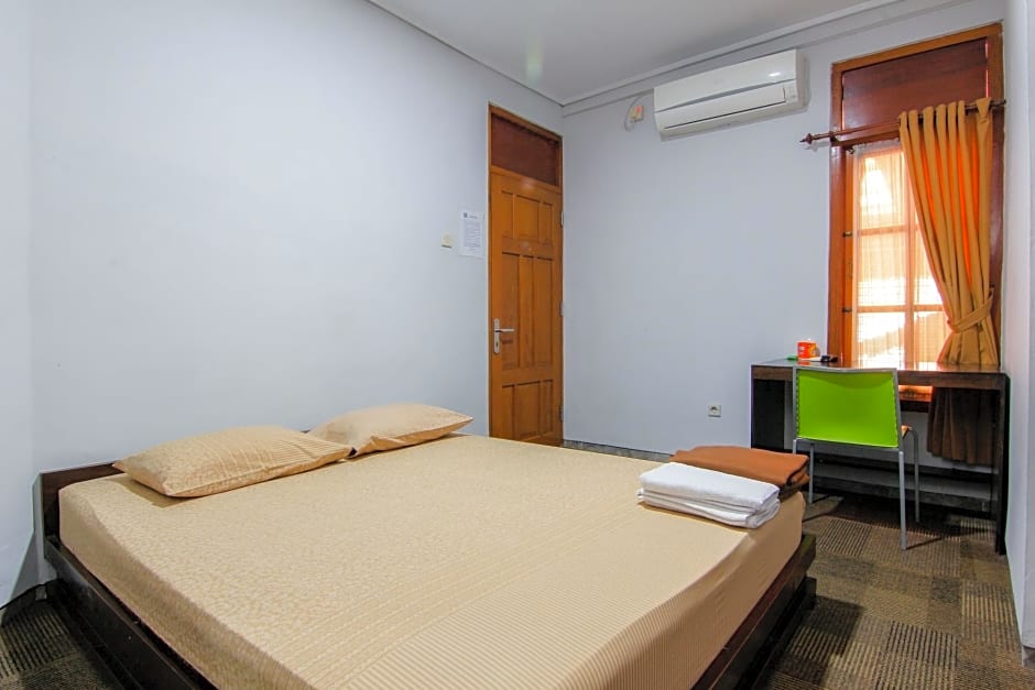 Embe Enem Homestay by ZUZU