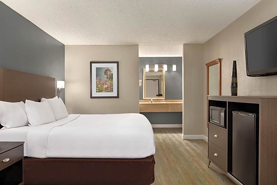 Baymont by Wyndham Wilmington