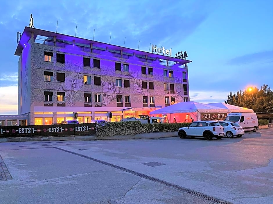 LH Hotel Arca Street Art