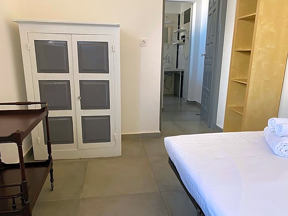 MIKRES CYCLADES DONOUSSA