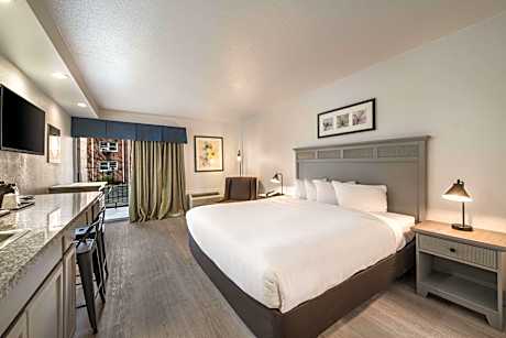 1 King Bed, Nonsmoking