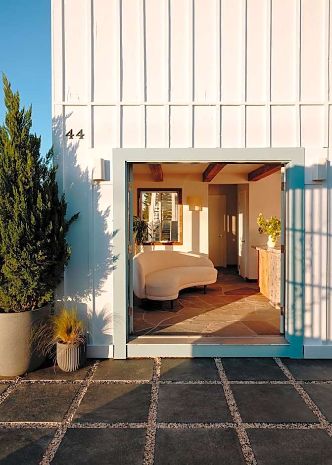 Daunts Albatross Motel