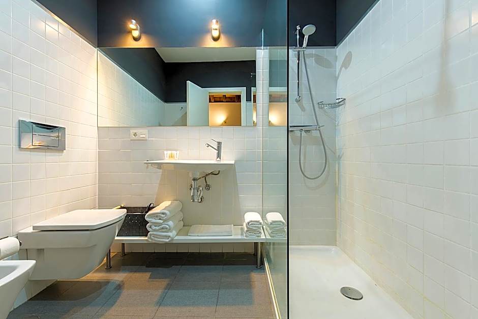 Elvira Suites