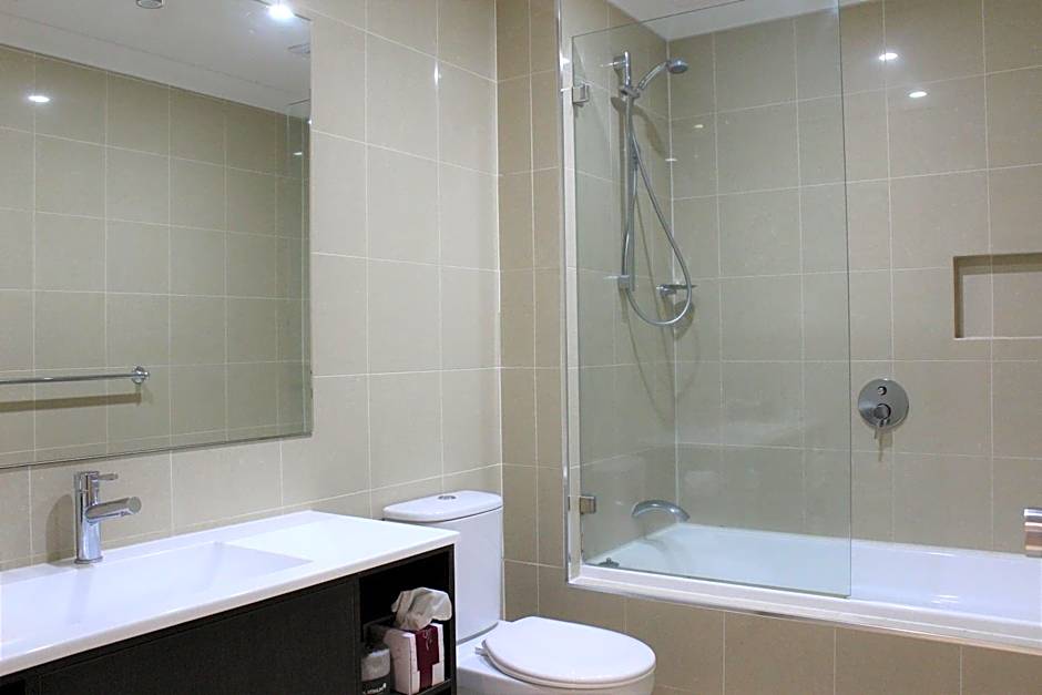 Carlyle Suites & Apartments