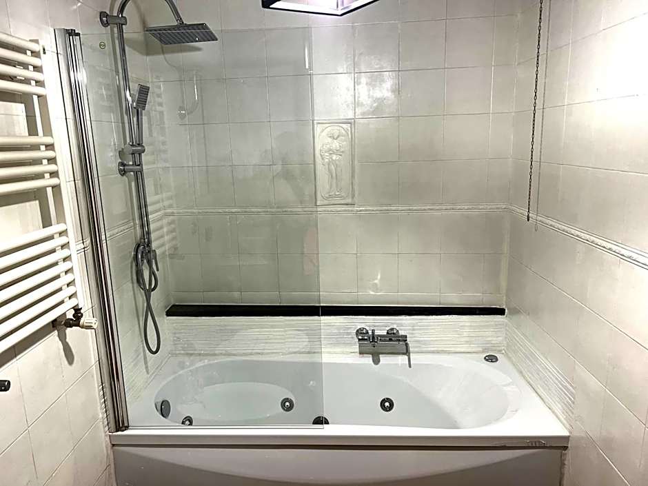 MILUAR - centro storico - lungo la via della Musica