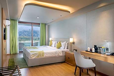 Deluxe Ganges View Room (Welcome Drink,All Meals,Customized Yoga & Meditation Session, Wellness Consultation )