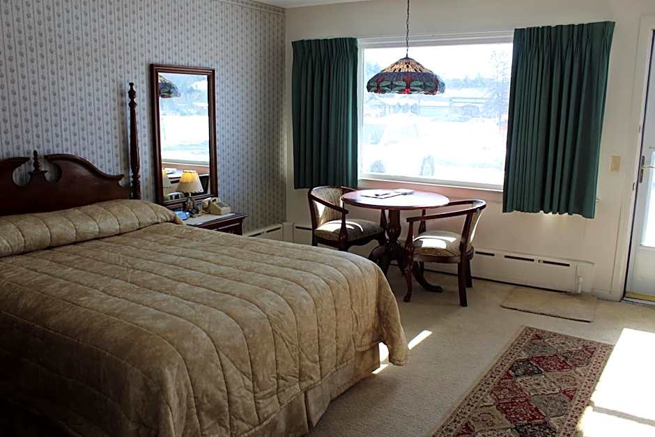 Sara Placid Inn & Suites