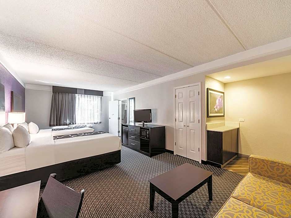 La Quinta Inn & Suites by Wyndham San Antonio Downtown
