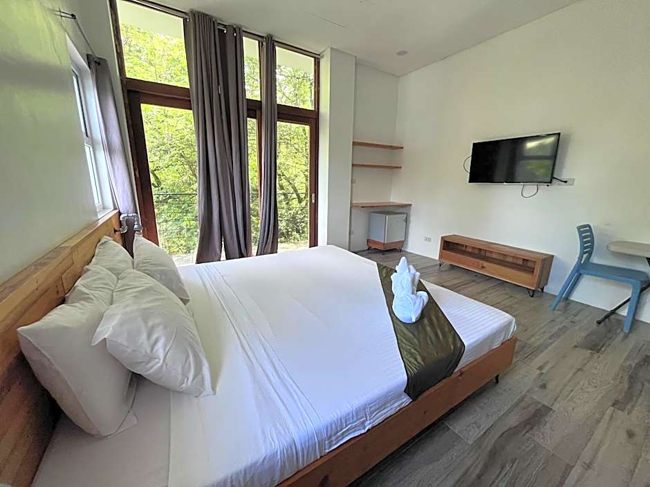 Photo 1 of 4 of 1 King Bed