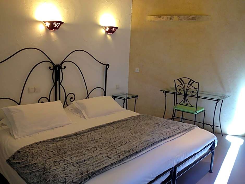 Hôtel Lou Caleù restaurant le Rocher des Abeilles