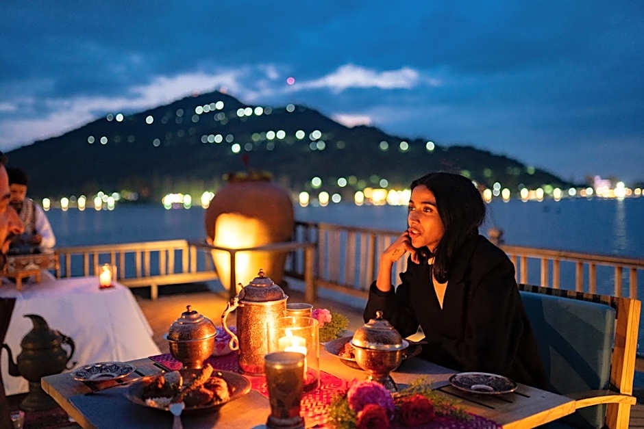 Sukoon Houseboat Dal Lake