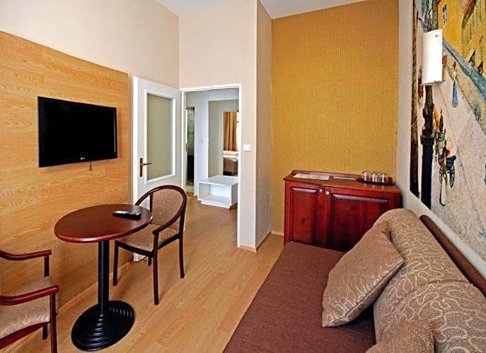 U Stare Pani - At the Old Lady Hotel