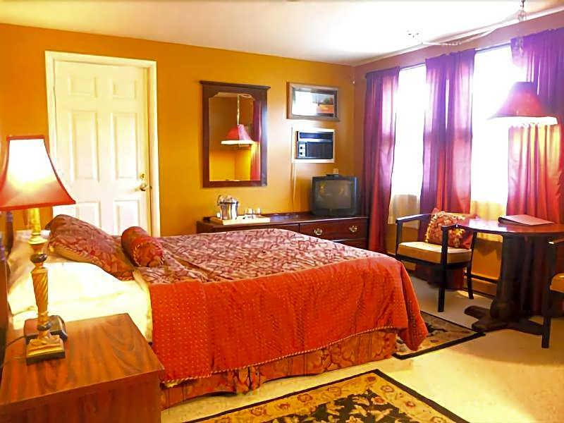 Vinehurst Inn And Suites
