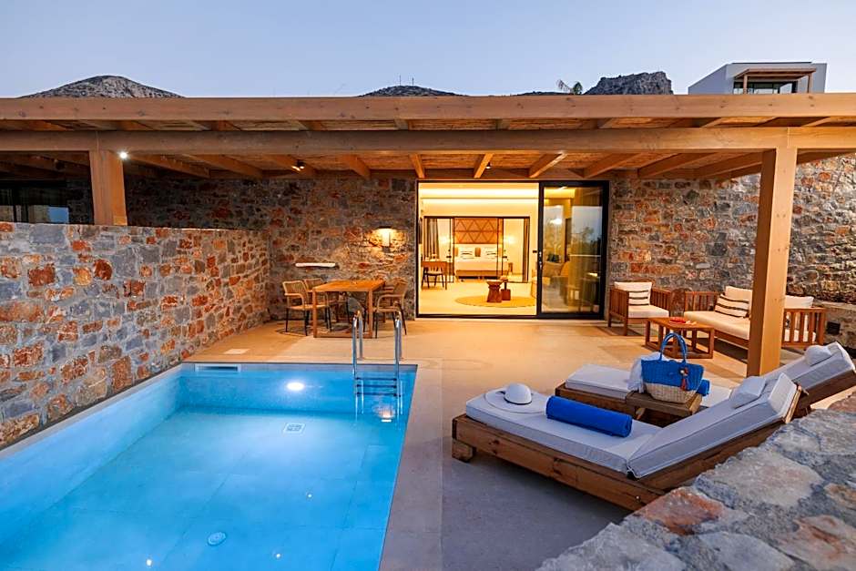 Deos Luxury Suites - Adults Only