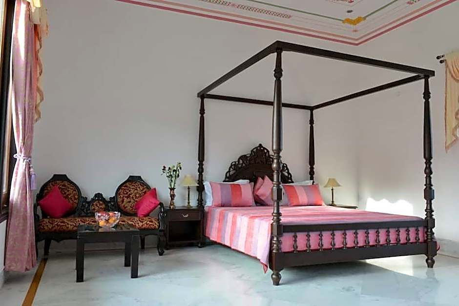 Devraj Villa - Luxury Pool Villa Udaipur