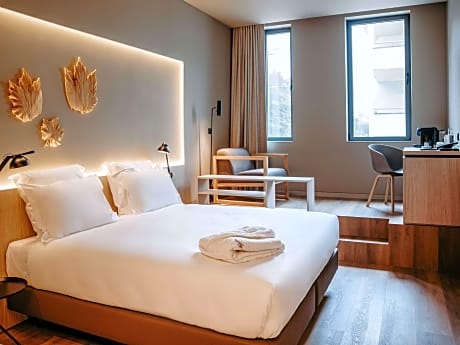 Superior room with king size bed and sofa bed