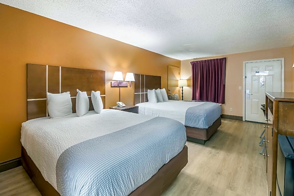 Econo Lodge Selmer