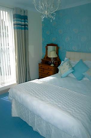 Family Room (2 Adults + 2 Children)