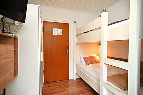 Economy Twin Room with Shared Bathroom