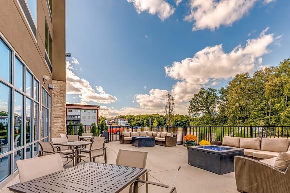 Holiday Inn Express & Suites Okemos - University Area