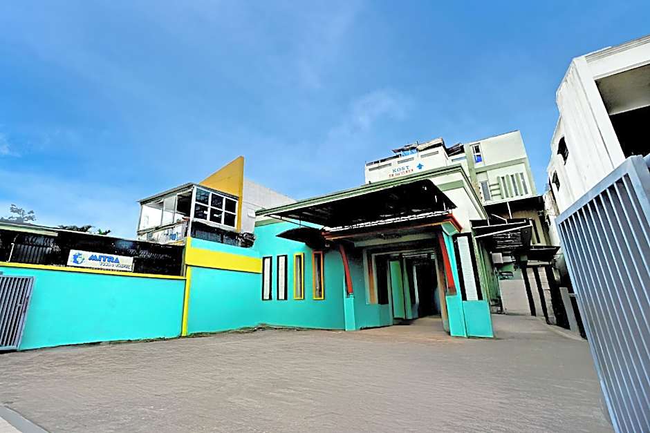 RedDoorz near Taman Bungkul