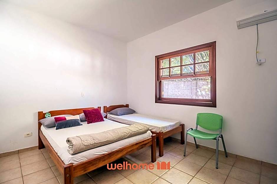 Casa em Ubatuba com área gourmet e acesso a rio