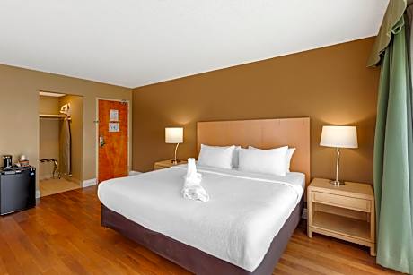 1 Queen Bed Nonsmoking