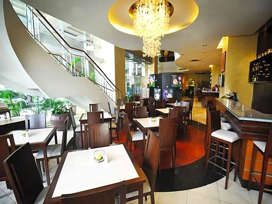 Lancaster Hotel Manila